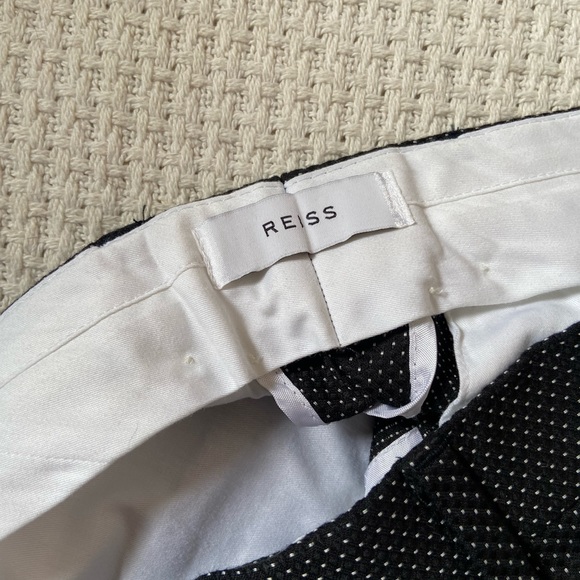 Men’s Reiss shorts in black! - Picture 2 of 6